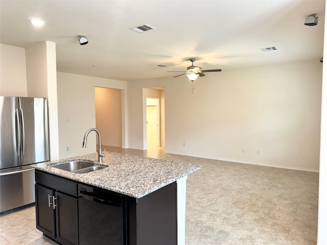 kitchen with ceiling fan, stainless steel fridge, dishwashing machine, sink, and a kitchen island with sink