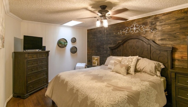 bedroom with a textured ceiling, dark hardwood / wood-style floors, ceiling fan, and ornamental molding