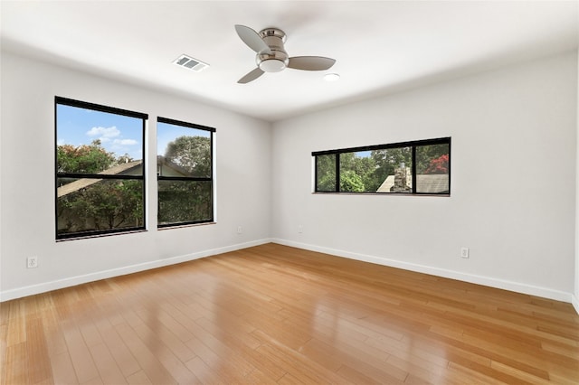 unfurnished room featuring light wood-type flooring and ceiling fan