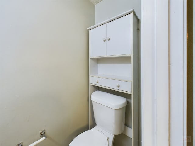 bathroom featuring toilet