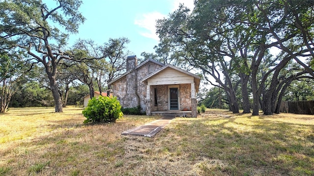 view of front of home with a front yard