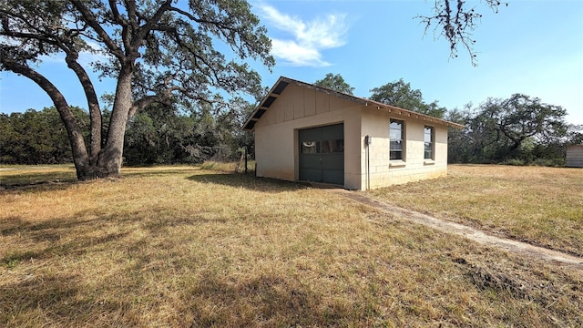 exterior space featuring a lawn