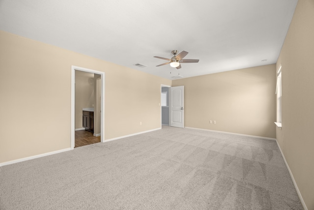 unfurnished room with carpet flooring and ceiling fan