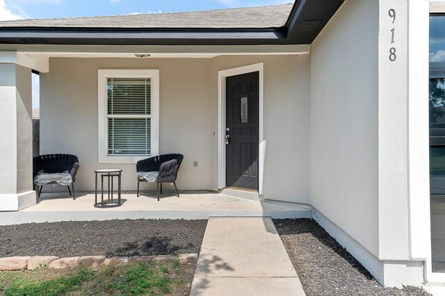 doorway to property with covered porch