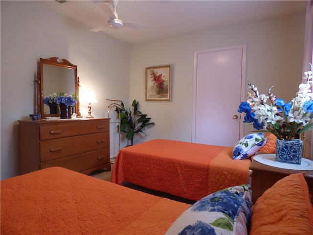 bedroom featuring ceiling fan