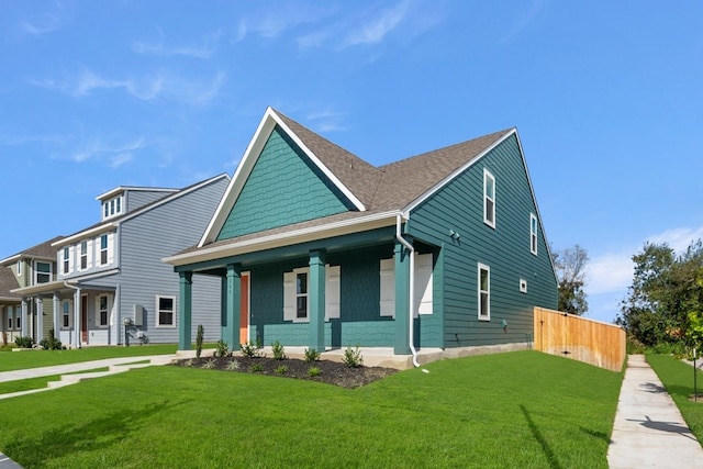 view of front facade featuring a front lawn and a porch