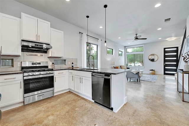 kitchen with kitchen peninsula, decorative light fixtures, stainless steel appliances, and sink