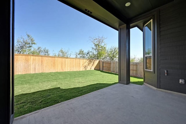 view of yard featuring a patio area