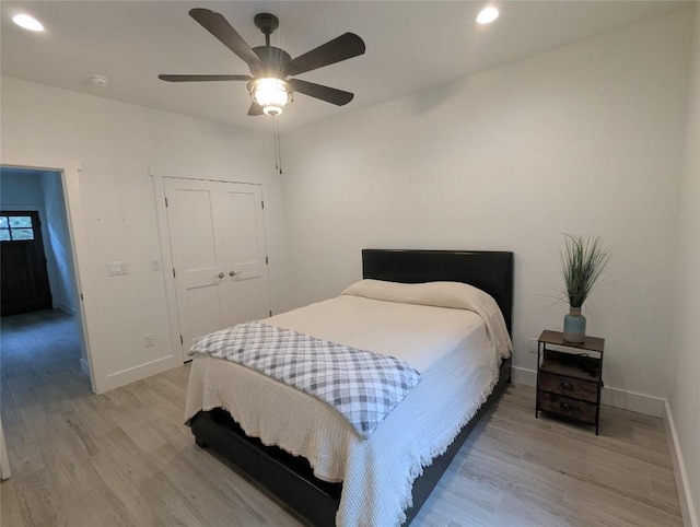 bedroom featuring light wood-style floors, ceiling fan, baseboards, and recessed lighting