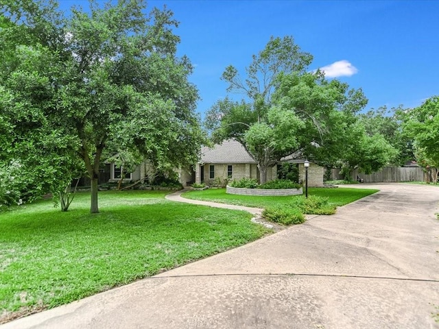 view of front facade with a front yard