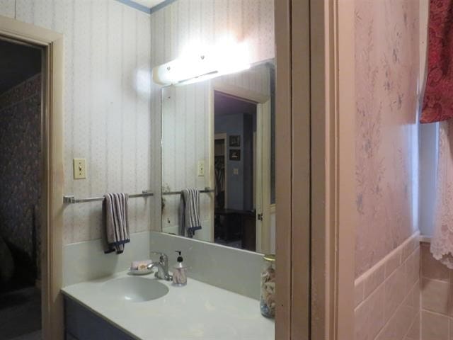 bathroom featuring vanity