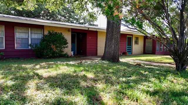 110 W Lakecrest Dr, Bluffton, TX 78607 - photo 1