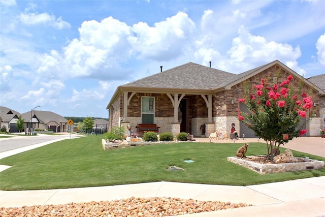 view of front of property featuring a front lawn and a porch