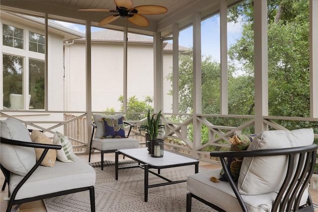 sunroom with ceiling fan