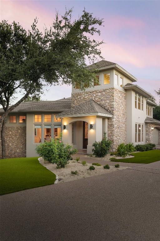 prairie-style home featuring a lawn