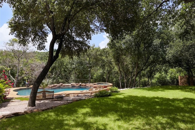 view of yard with an in ground hot tub