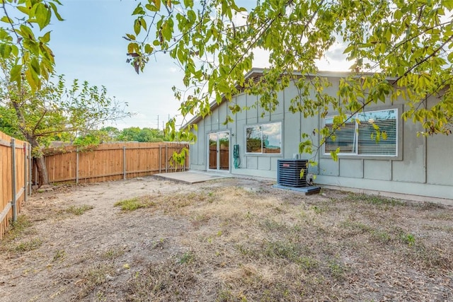 view of yard featuring a patio and cooling unit