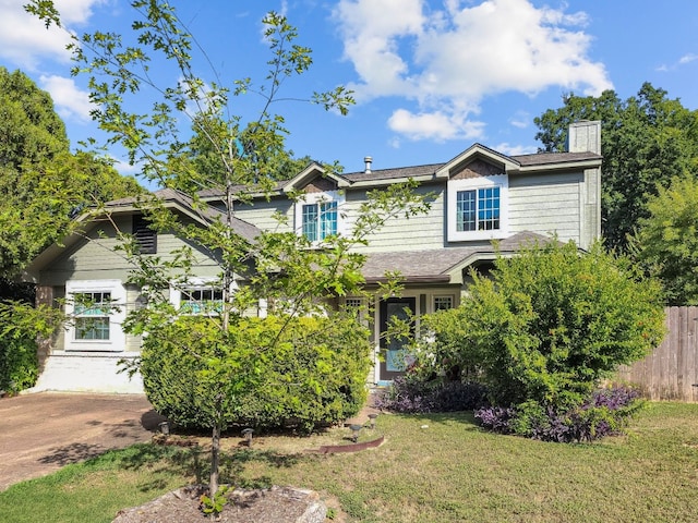 view of front facade with a front lawn