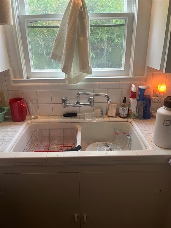 room details with decorative backsplash and sink