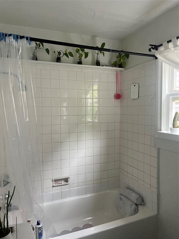 bathroom featuring shower / bath combo with shower curtain