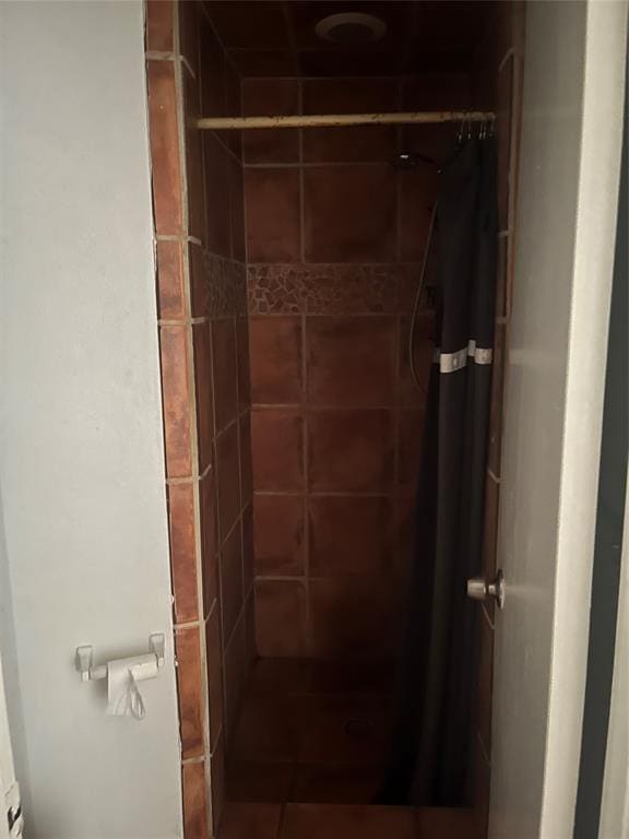 3204 Tom Green St, Austin, TX 78705 - bathroom with a stall shower