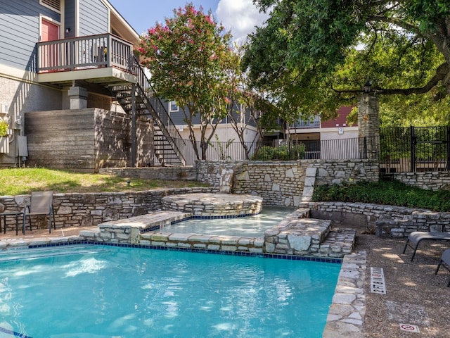 view of swimming pool