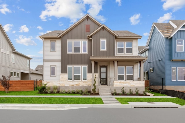 craftsman-style house featuring a front yard