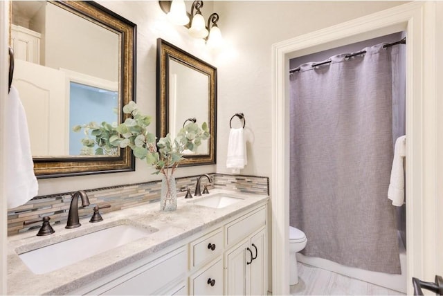 bathroom with a shower with curtain, vanity, toilet, and tasteful backsplash