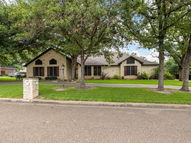 ranch-style house with a front yard