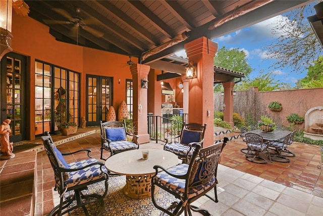 view of terrace featuring ceiling fan