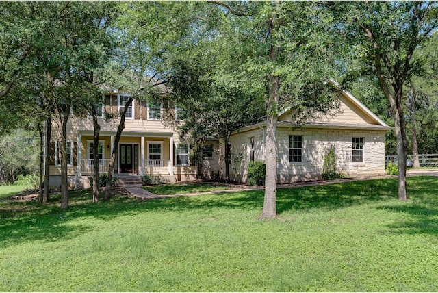 view of front facade featuring covered porch and a front lawn