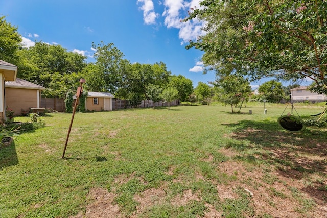 view of yard with a shed