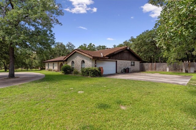 view of front of house featuring a front yard and a garage