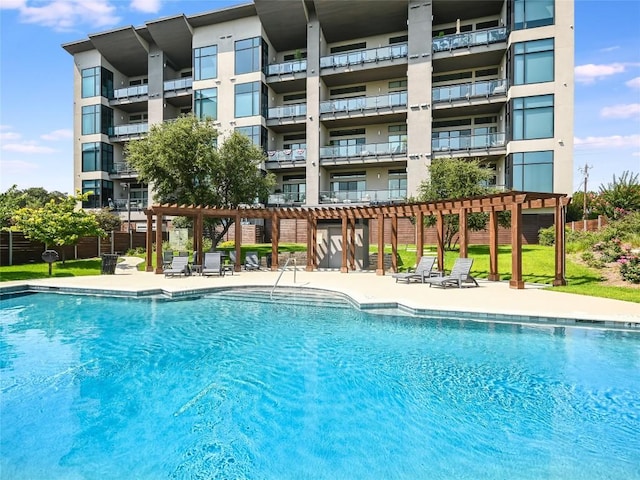 view of swimming pool with a pergola