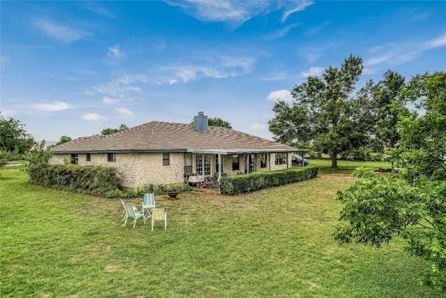 back of house featuring a yard