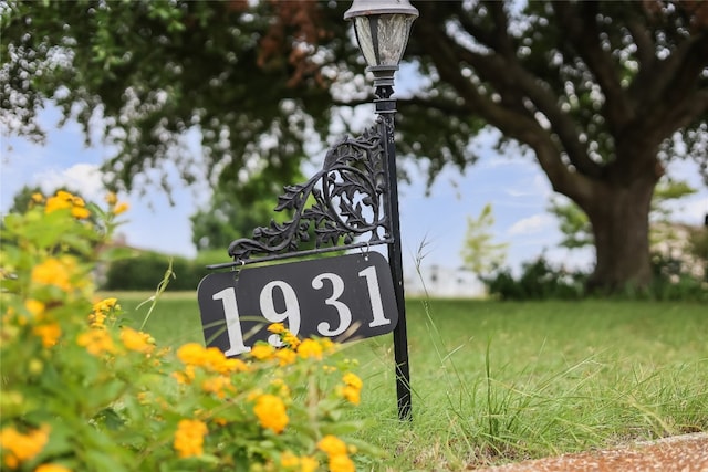 view of community / neighborhood sign