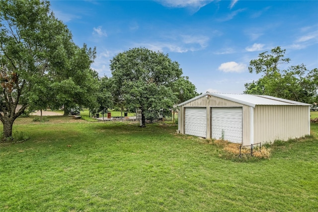 view of yard with a garage and an outdoor structure