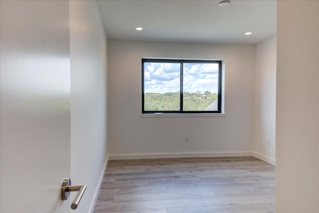 unfurnished room featuring light wood-style floors, recessed lighting, and baseboards