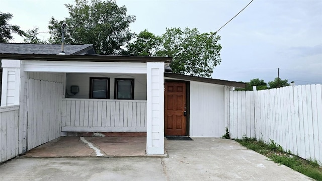 101 S Lockhart St, Manor, TX 78653 - view of outdoor structure with fence and a porch