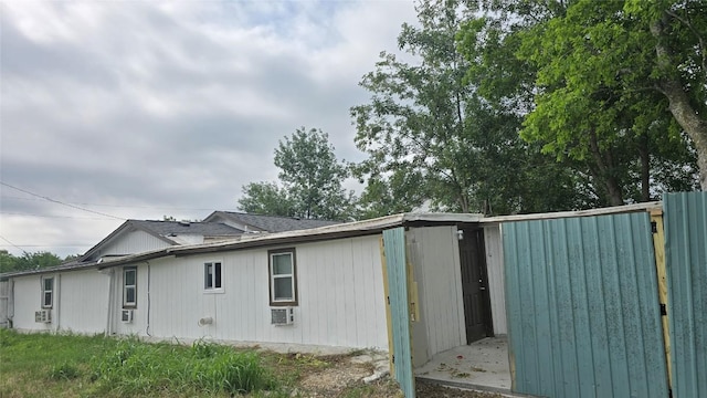 101 S Lockhart St, Manor, TX 78653 - view of side of property featuring fence