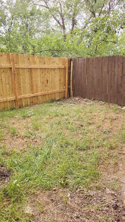 101 S Lockhart St, Manor, TX 78653 - view of yard with fence