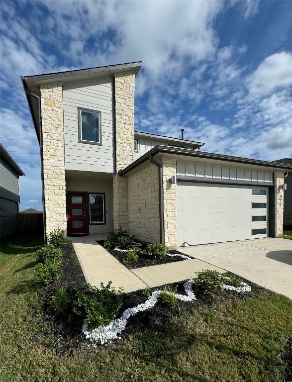 view of front facade featuring a garage