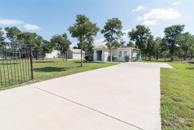 view of front facade featuring a front yard