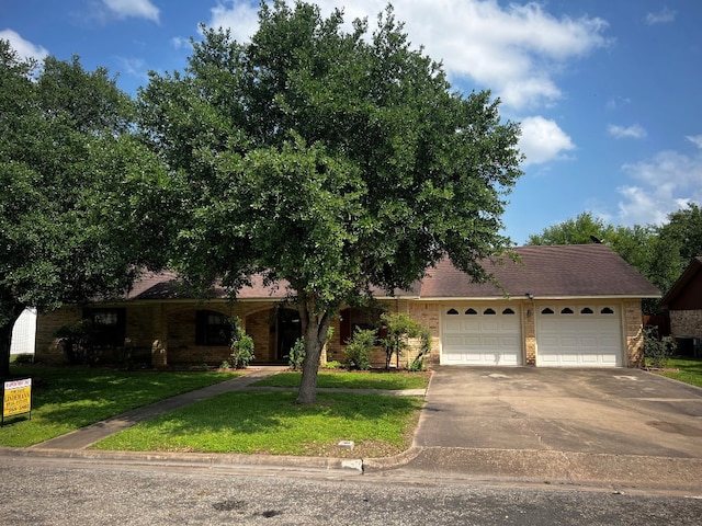 view of front facade featuring a garage and a front lawn