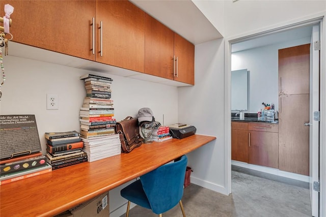 2124 E 6th St Unit 305, Austin, TX 78702 - office area featuring concrete floors and baseboards