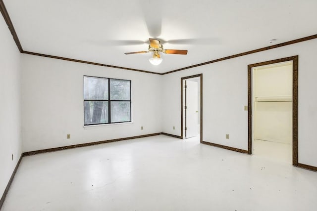 empty room featuring ceiling fan and ornamental molding