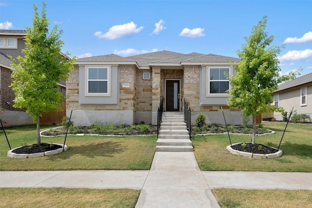 view of front of house featuring a front lawn