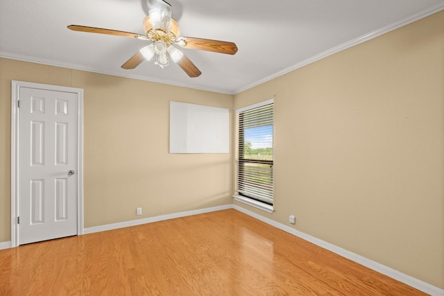 spare room featuring crown molding, light hardwood / wood-style flooring, and ceiling fan