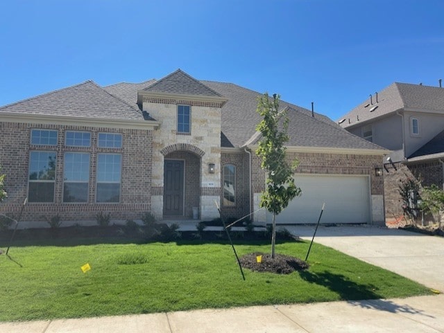 view of front of home featuring a garage and a front yard