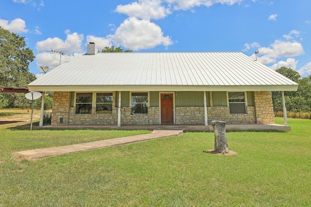 farmhouse inspired home featuring a porch and a front yard